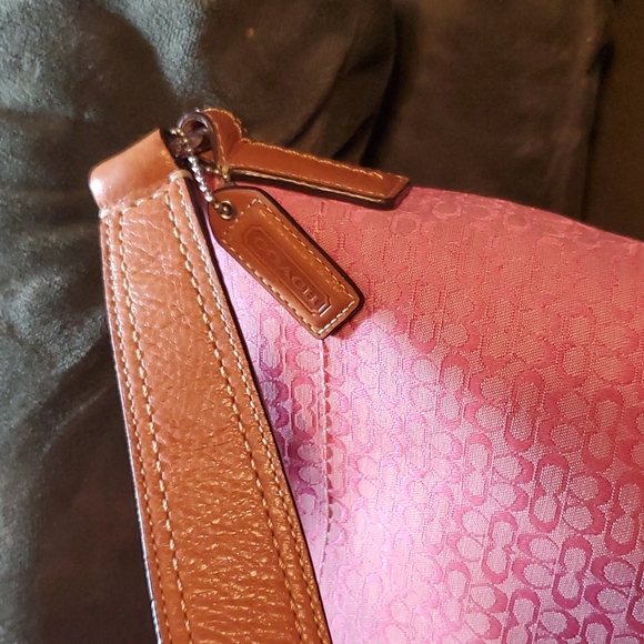 Authentic Coach Pink & Tan leather Hobo bag is NWOT. - Picture 4 of 9